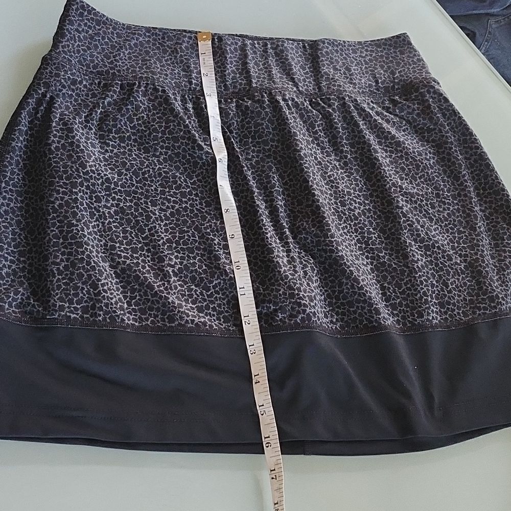 Columbia Sporty Chic Animal Print Adventurewear Gorpcore Skort Size Medium - Picture 3 of 6